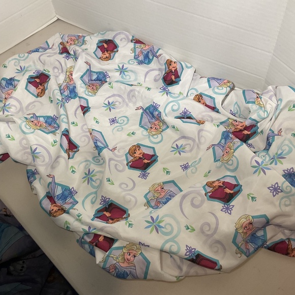 Disney Frozen 4-Piece Unleash the Magic Toddler Bedding Set - Picture 11 of 13